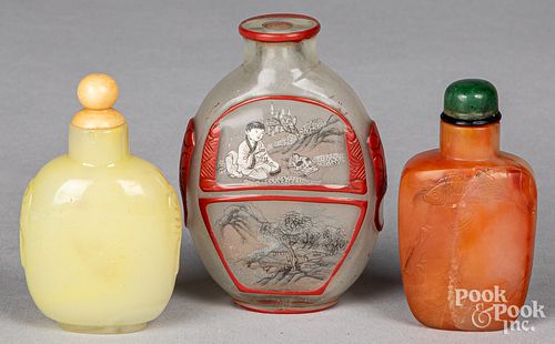 THREE CHINESE SNUFF BOTTLES Three 312122