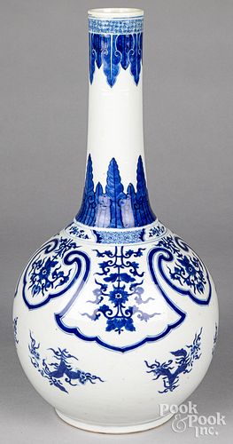 LARGE CHINESE BLUE AND WHITE PORCELAIN 312132