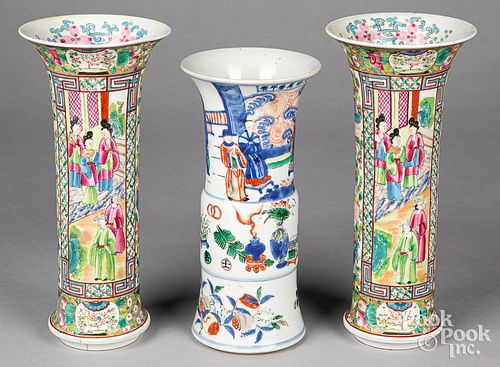 THREE CHINESE PORCELAIN GARNITURESThree 31214e