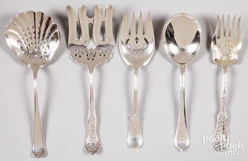 FIVE STERLING SILVER SERVING UTENSILSFive 312201