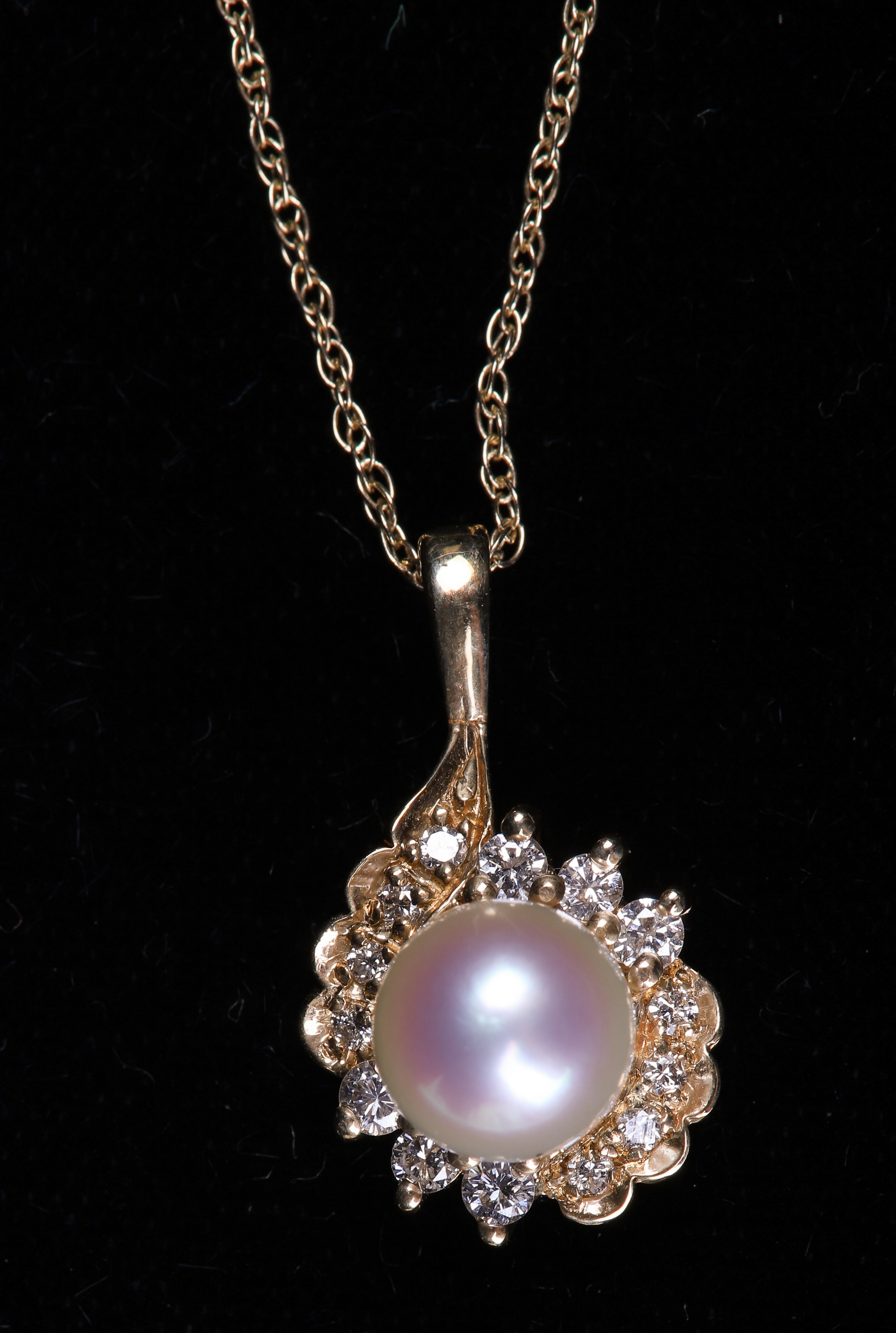 14K Pearl and diamond pendant necklace  30ff07