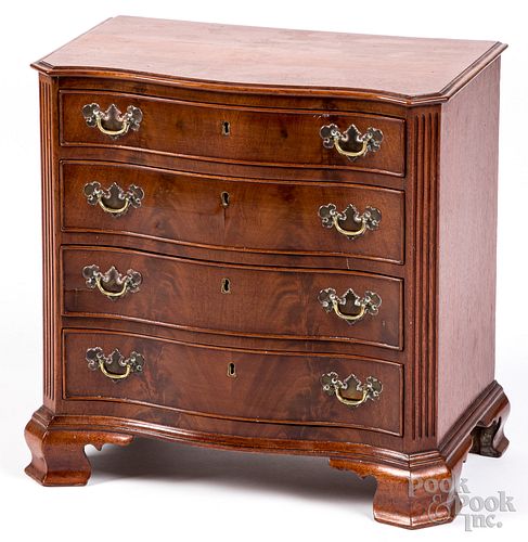 MINIATURE CHIPPENDALE STYLE CHEST 30ff6f