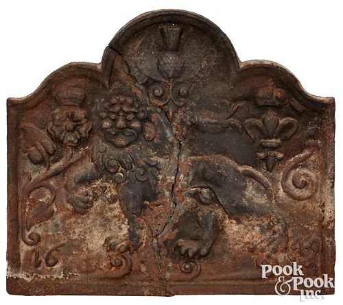 ENGLISH CAST IRON LION PASSANT 310076