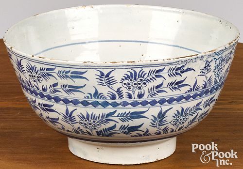 LARGE DELFT BLUE AND WHITE BOWL  3101b7