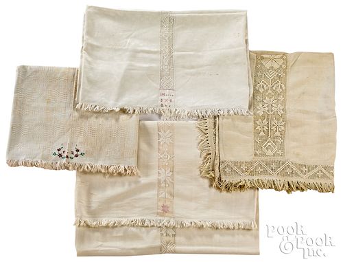 GROUP OF FOUR COTTON LINEN TABLECLOTHSGroup 3102eb