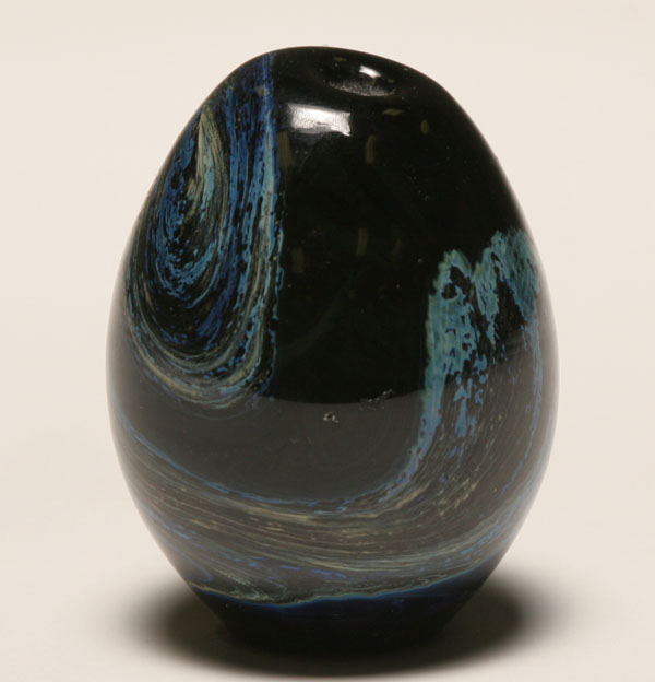 Blue studio glass egg paperweight  4e6b5