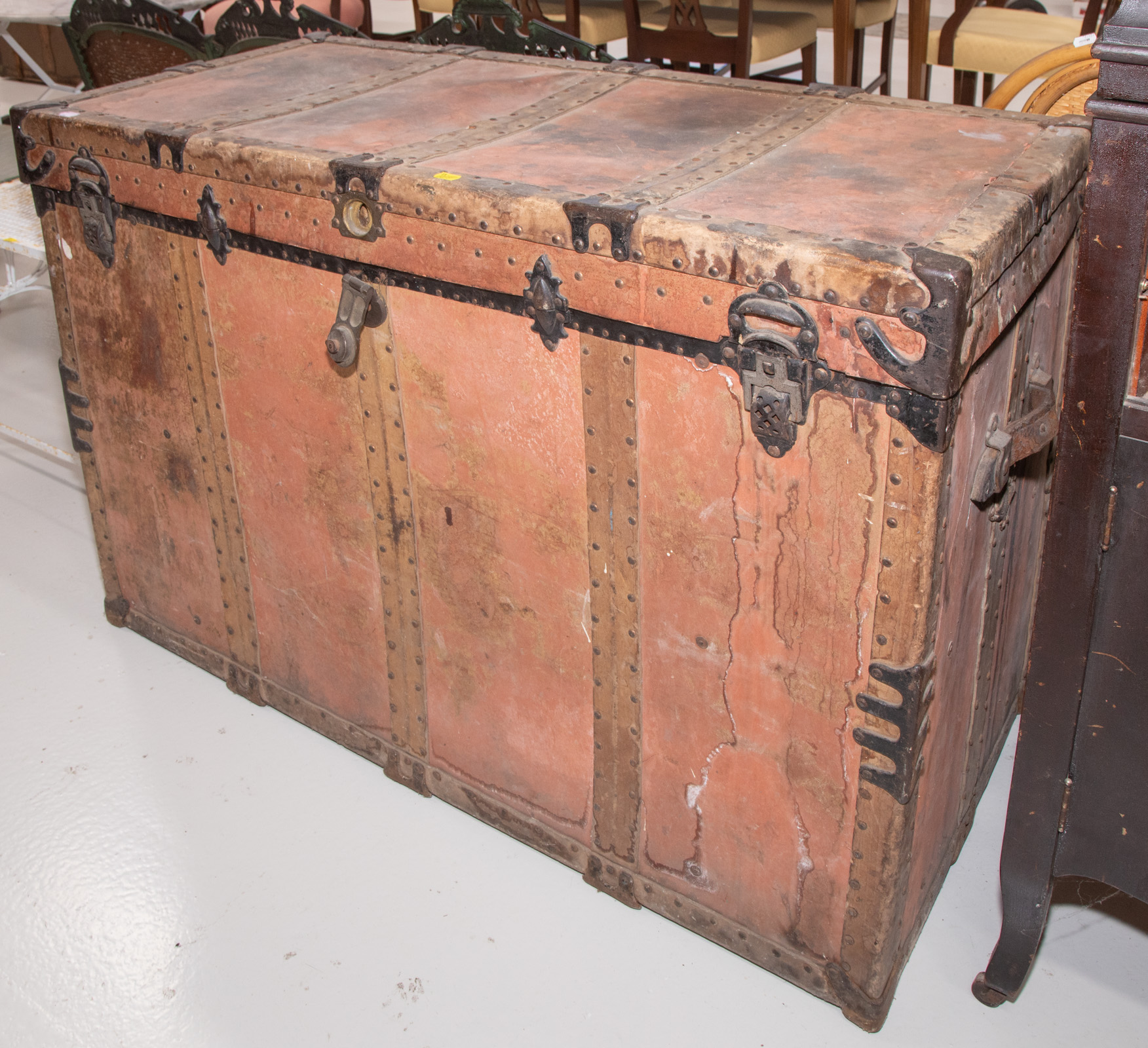 LARGE ANTIQUE STORAGE TRUNK .