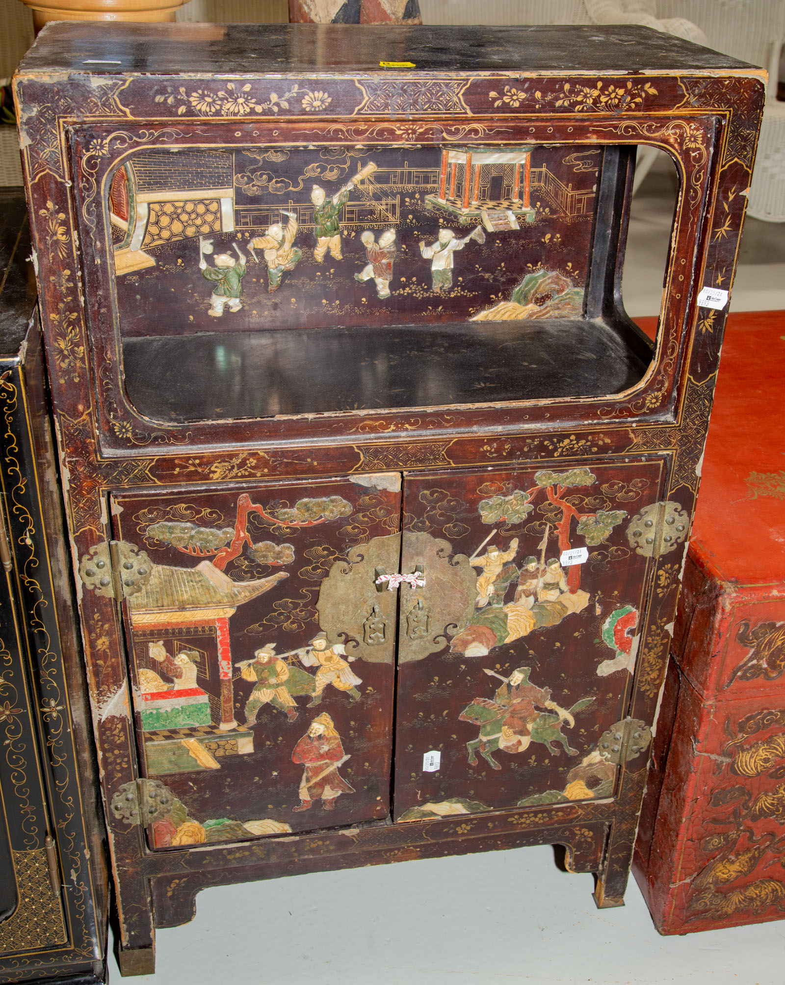 CHINESE DIMINUTIVE LACQUERED CABINET 3104dd