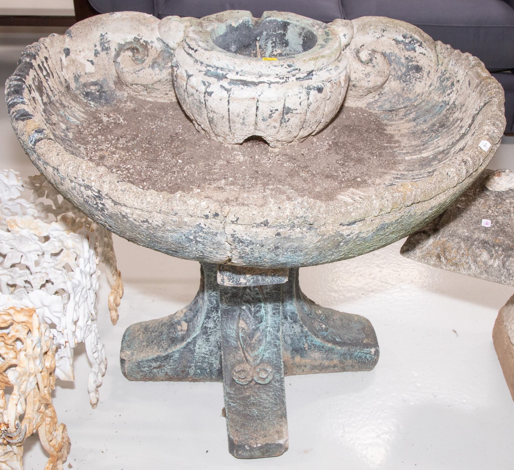 CONCRETE BIRD BATH PLANTER 30 in  3104eb