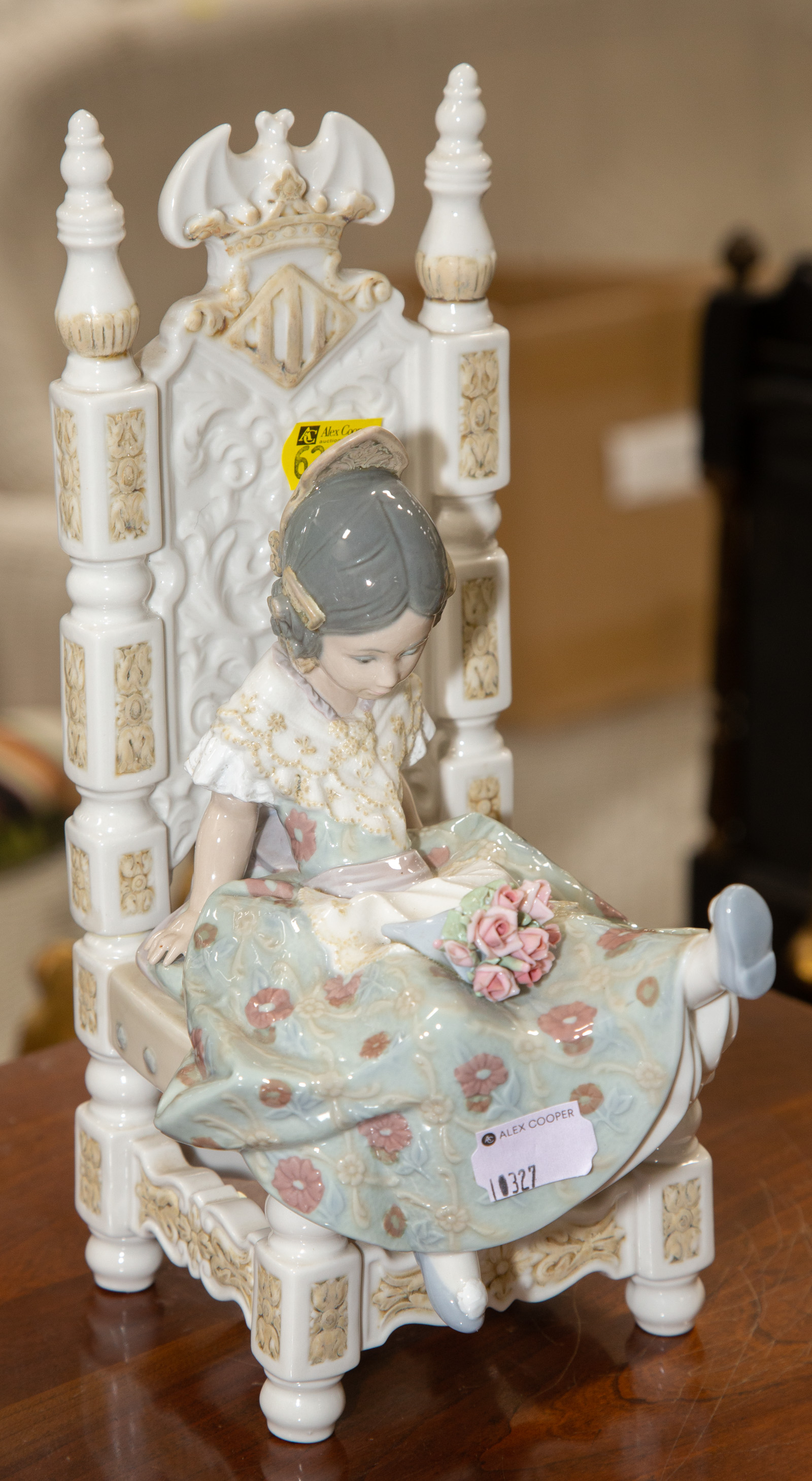 A LLADRO FIGURE 10 1/2 in. H.