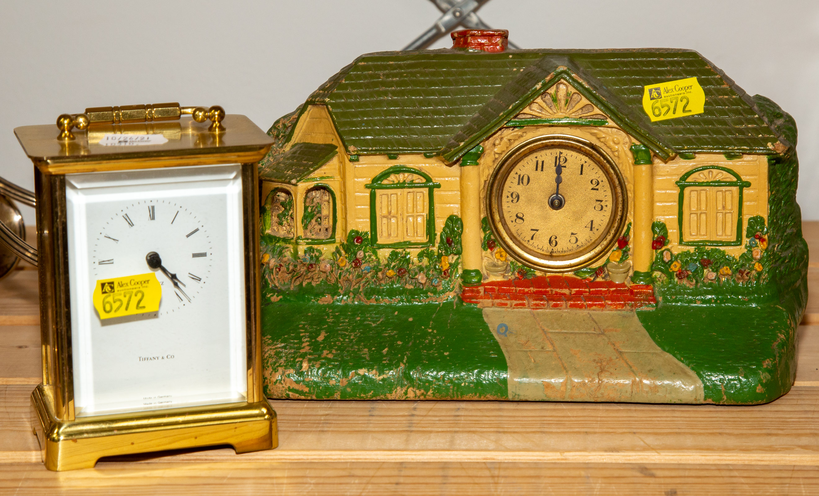 TWO CLOCKS Comprising a Tiffany 310672