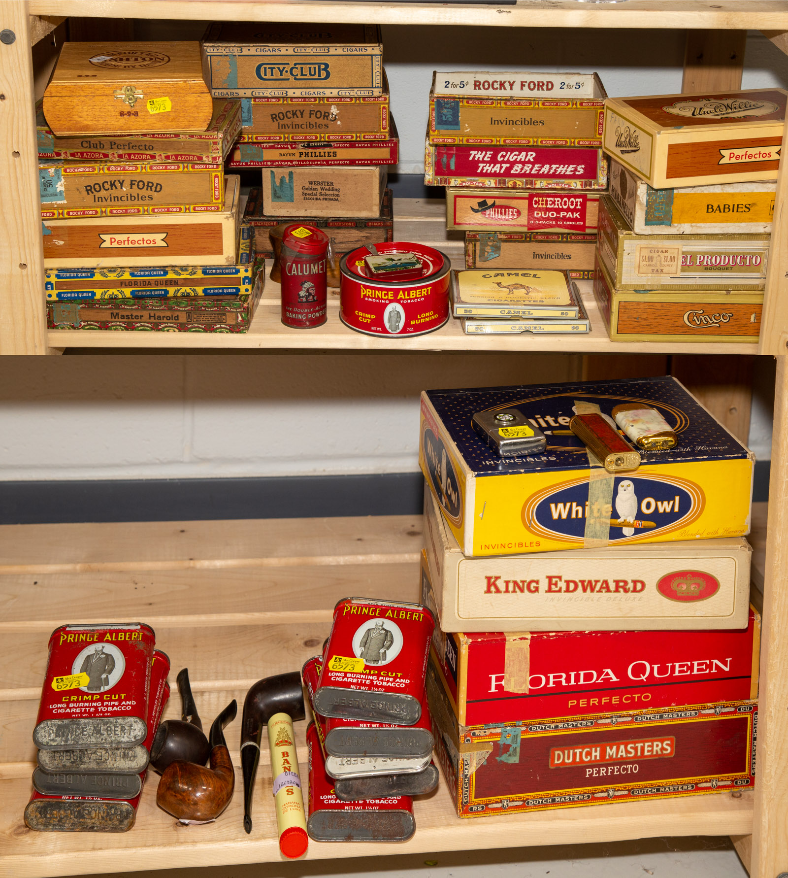 LARGE ASSORTMENT OF TOBACCO RELATED 310673