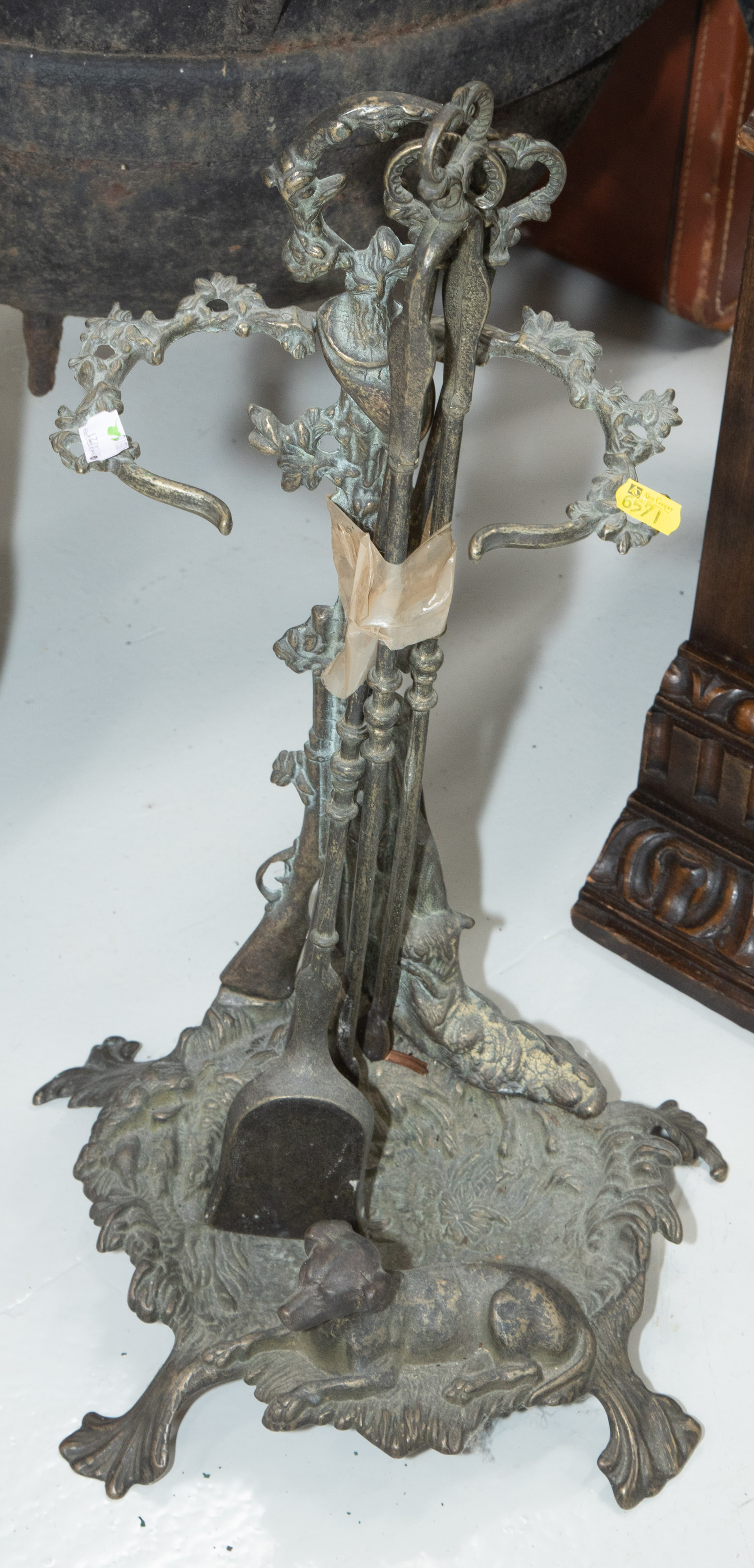 VICTORIAN STYLE BRASS FIGURAL FIRE