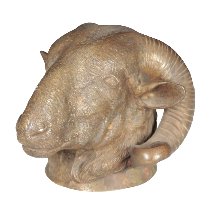 A BRASS RAM HEAD MOUNT 15cm high 31086e