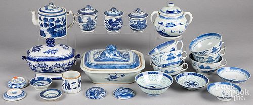 CHINESE EXPORT BLUE AND WHITE PORCELAIN.Chinese