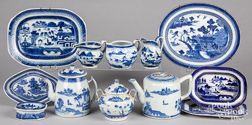 CHINESE EXPORT BLUE AND WHITE PORCELAIN Chinese 3108b5