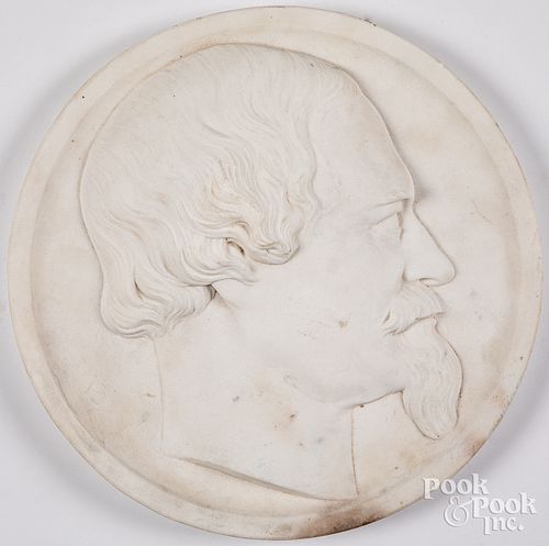 CARVED MARBLE ROUNDEL OF A GENTLEMAN,
