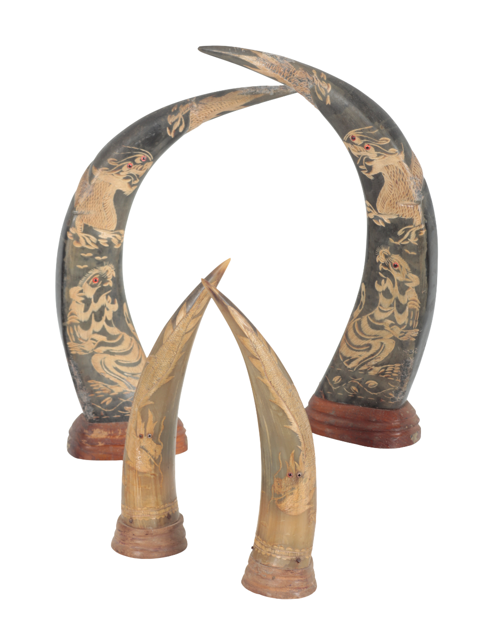 TWO PAIRS OF CHINESE CARVED HORNS