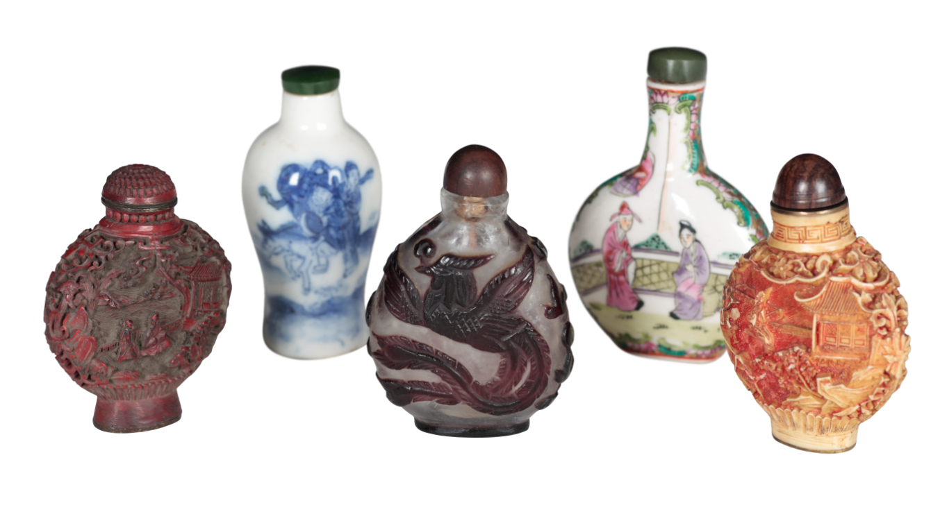 A GROUP OF FIVE CHINESE SNUFF BOTTLES 3109a8