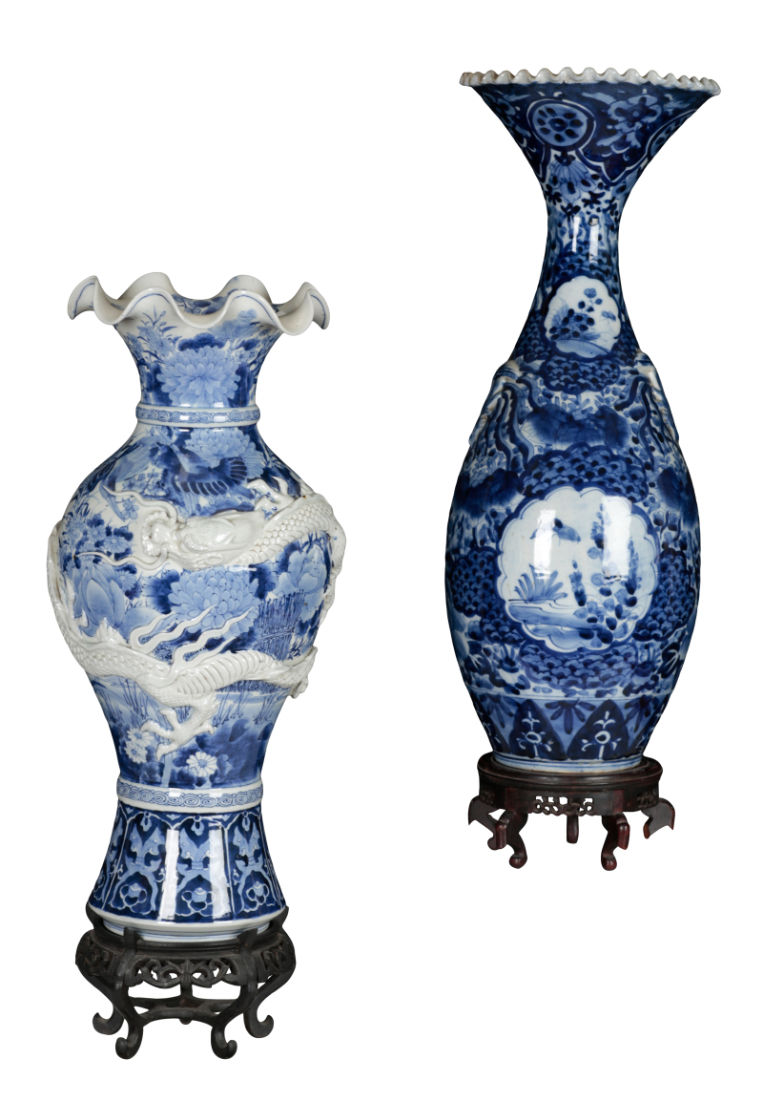 A CHINESE BLUE AND WHITE VASE 20th 3109bd