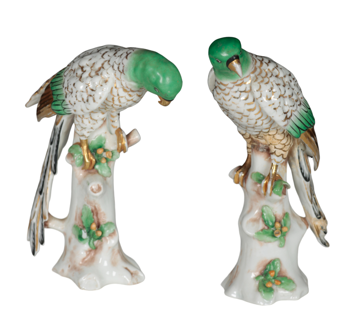 A PAIR OF PORCELAIN CHELSEA STYLE