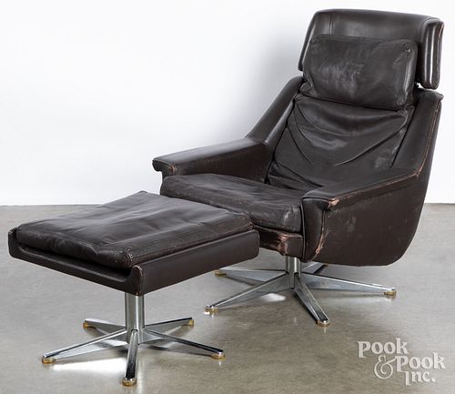 MID-CENTURY MODERN LEATHER CHAIR