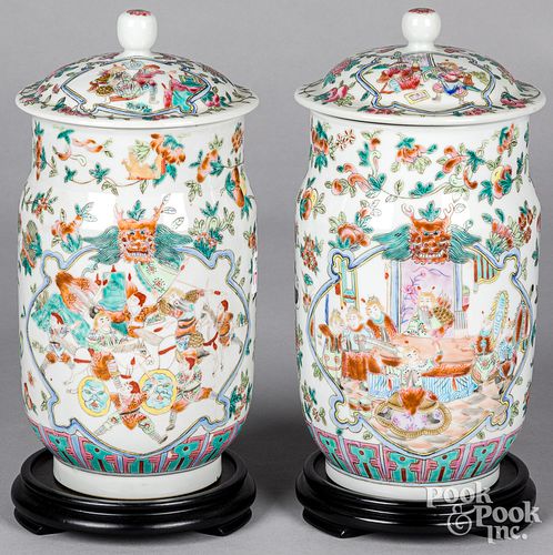 PAIR OF CHINESE PORCELAIN COVERED 313224