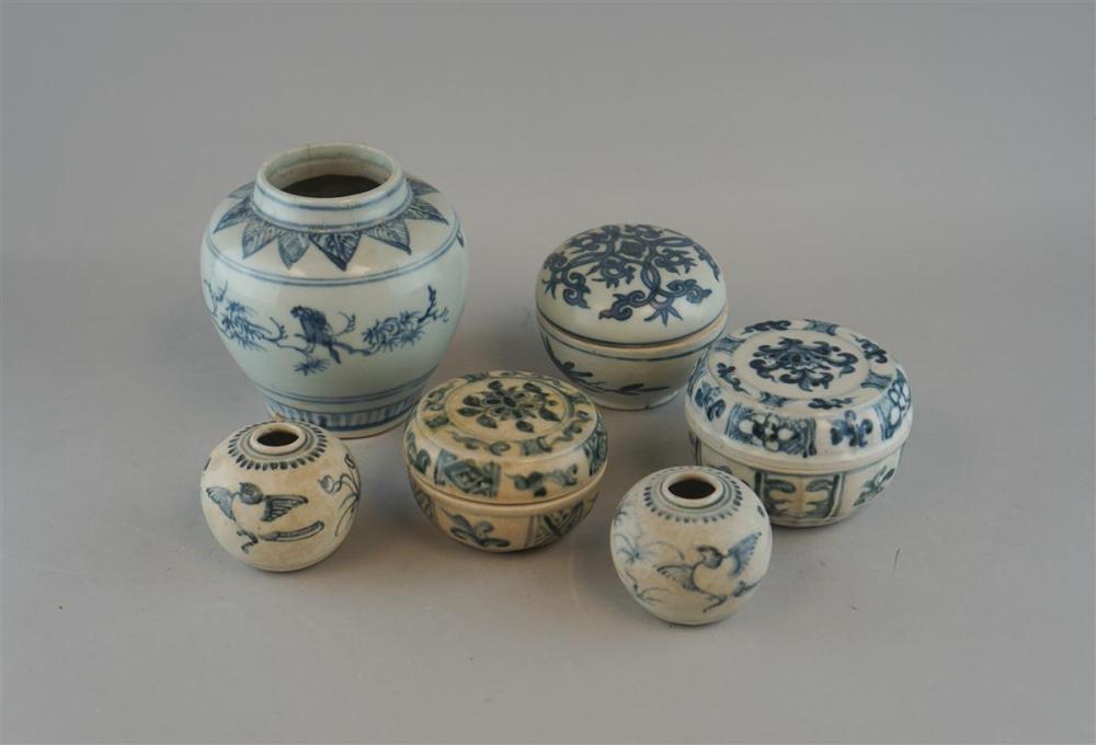 COLLECTION OF SMALL BLUE AND WHITE