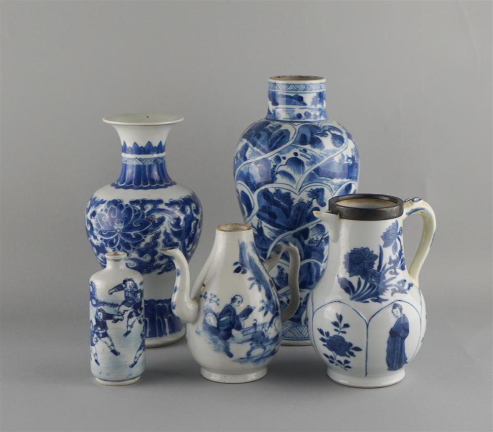 GROUP OF CHINESE BLUE AND WHITE 313275