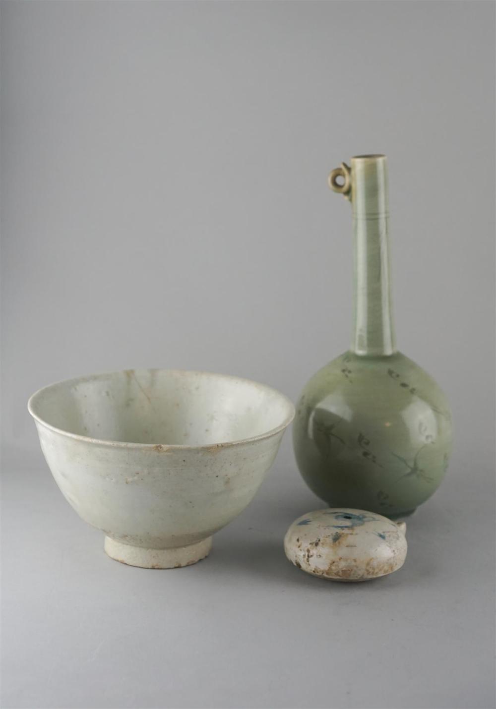 THREE KOREAN POTTERY ITEMSTHREE 313290