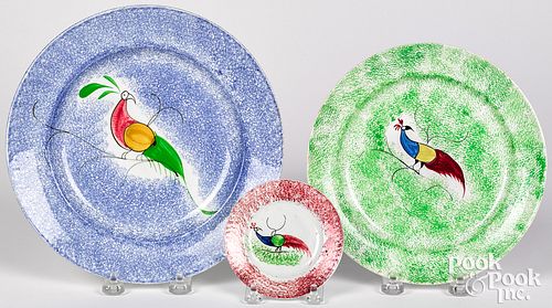 THREE SPATTER PEAFOWL PLATESThree 3133e1