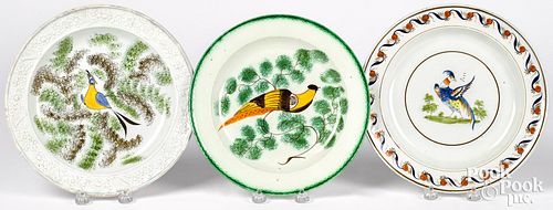 THREE PEARLWARE PLATESThree pearlware 3133e6