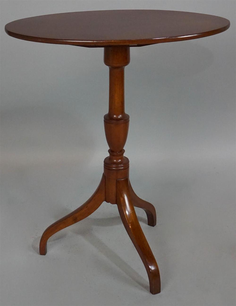 FEDERAL STYLE MAHOGANY OVAL CANDLESTANDFEDERAL