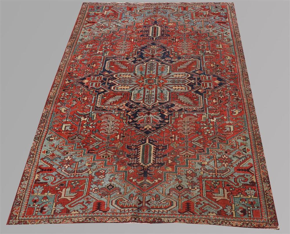 ANTIQUE PERSIAN HERIZ WOOL RUGANTIQUE 313546