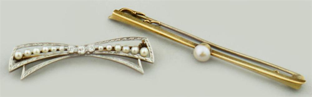 BOW SHAPED PIN WITH DIAMONDS AND