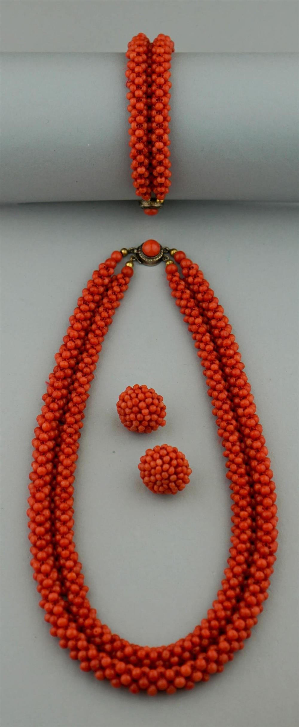 SUITE OF VINTAGE CORAL JEWELRY  31361e