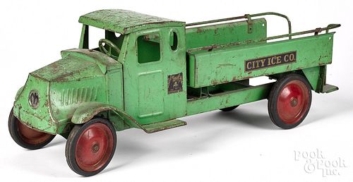 STEELCRAFT CITY ICE CO. MACK DELIVERY