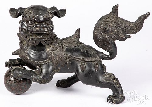 CHINESE BRONZE FOO LION WITH STONE 3139a0