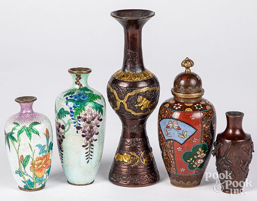 FIVE JAPANESE AND CHINESE CLOISONNE 3139bc