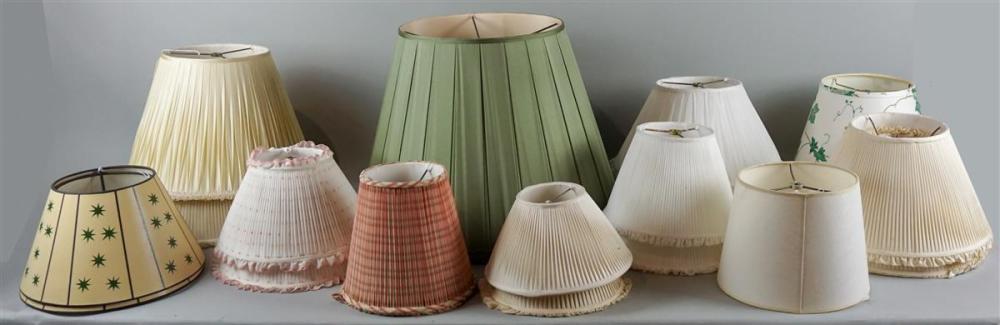 COLLECTION OF 18 ASSORTED LAMPSHADES,