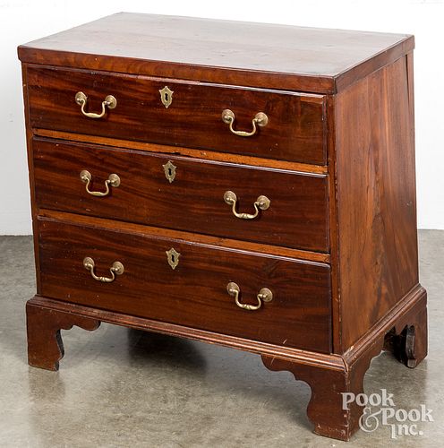 GEORGE III MAHOGANY CHEST OF DRAWERS  313adb