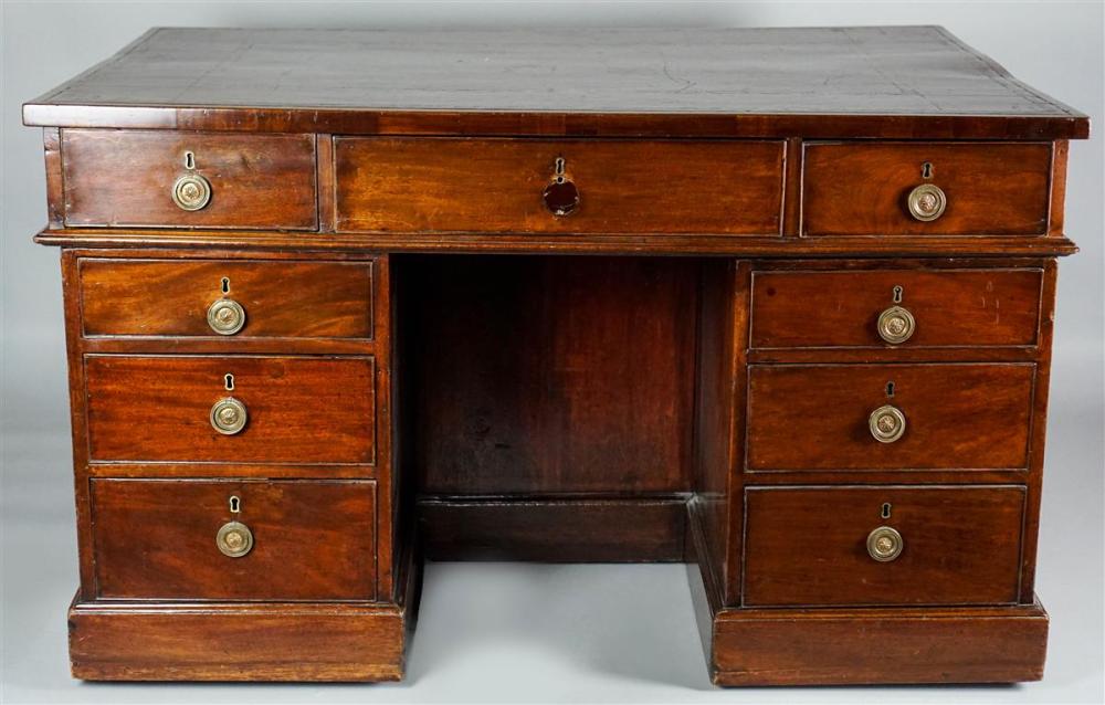 GEORGE III MAHOGANY LARGE KNEEHOLE 313b72