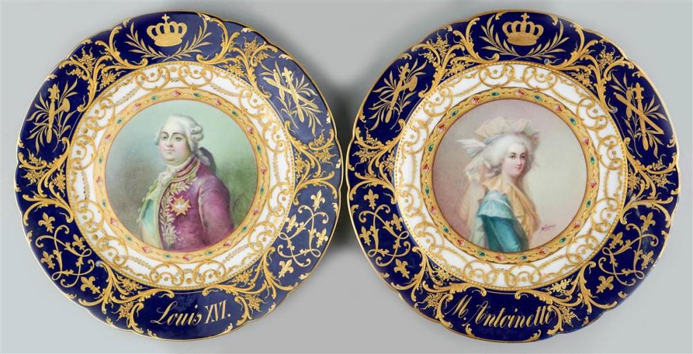 PAIR OF SEVRES STYLE CABINET PLATES 313bad