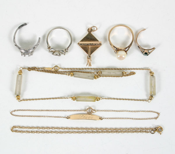 Gold scrap jewelry 8pc assortment;