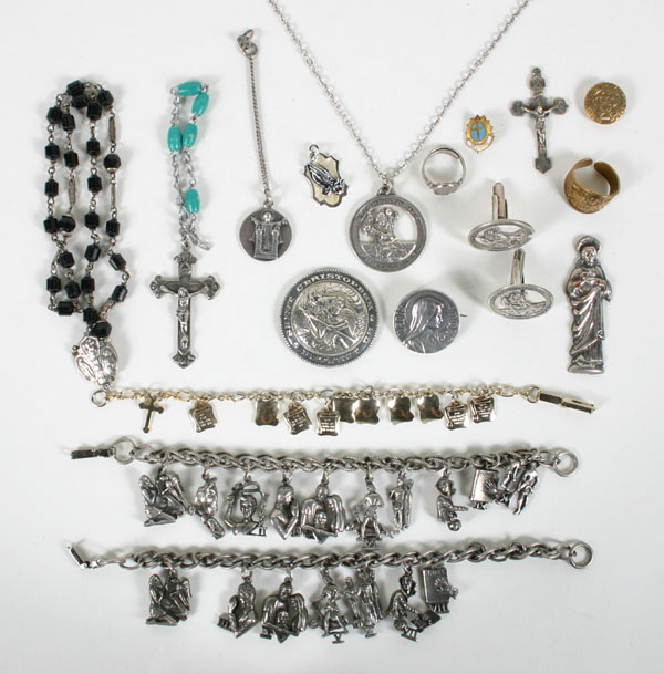 Vintage religious jewelry 17pc assortment;