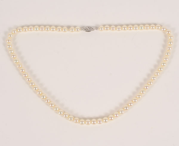 Strand 5mm-5.5mm cultured pearls,