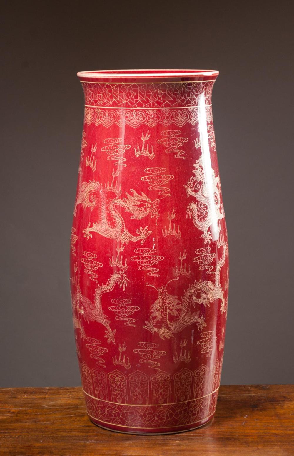CHINESE PORCELAIN VASE WITH SEVEN 313e8d