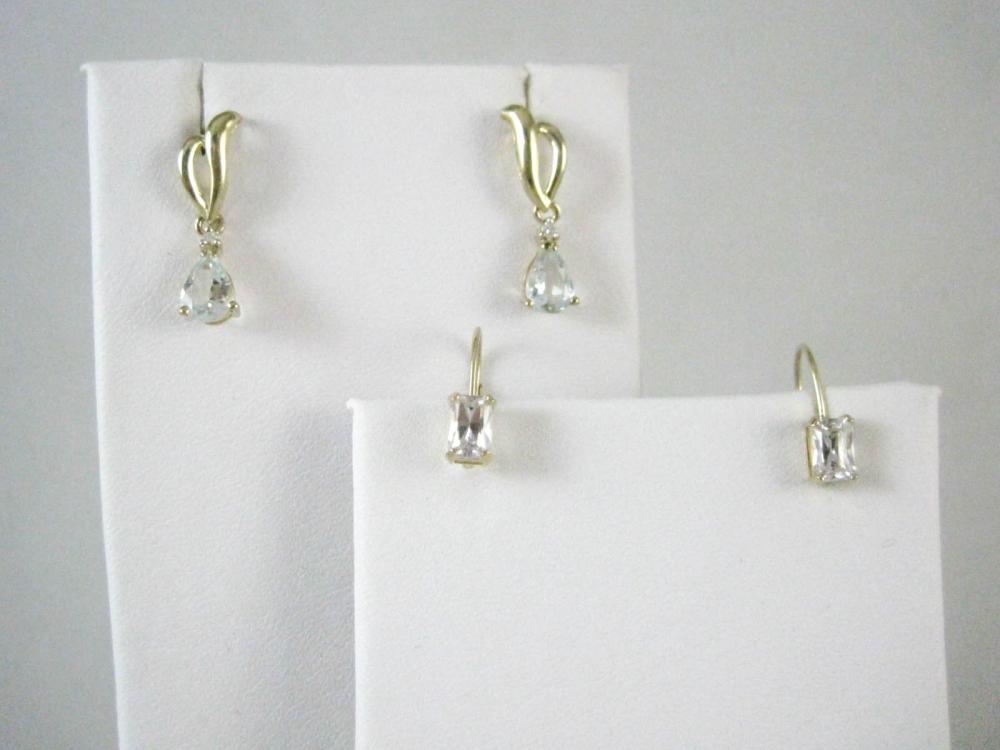 TWO PAIRS OF YELLOW GOLD EARRINGS  313ee1