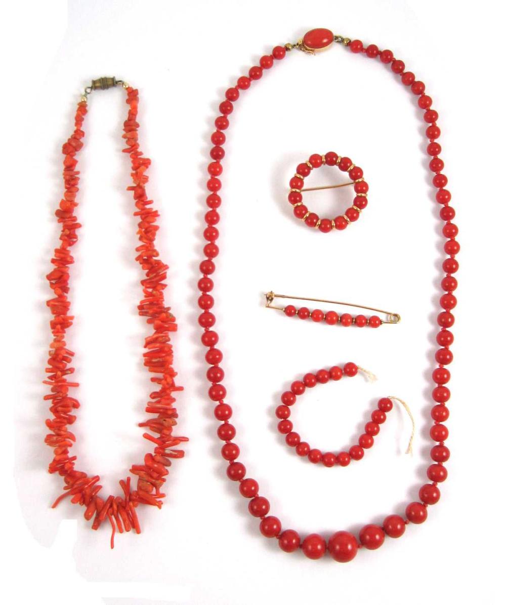 FOUR ARTICLES OF CORAL JEWELRY  314094