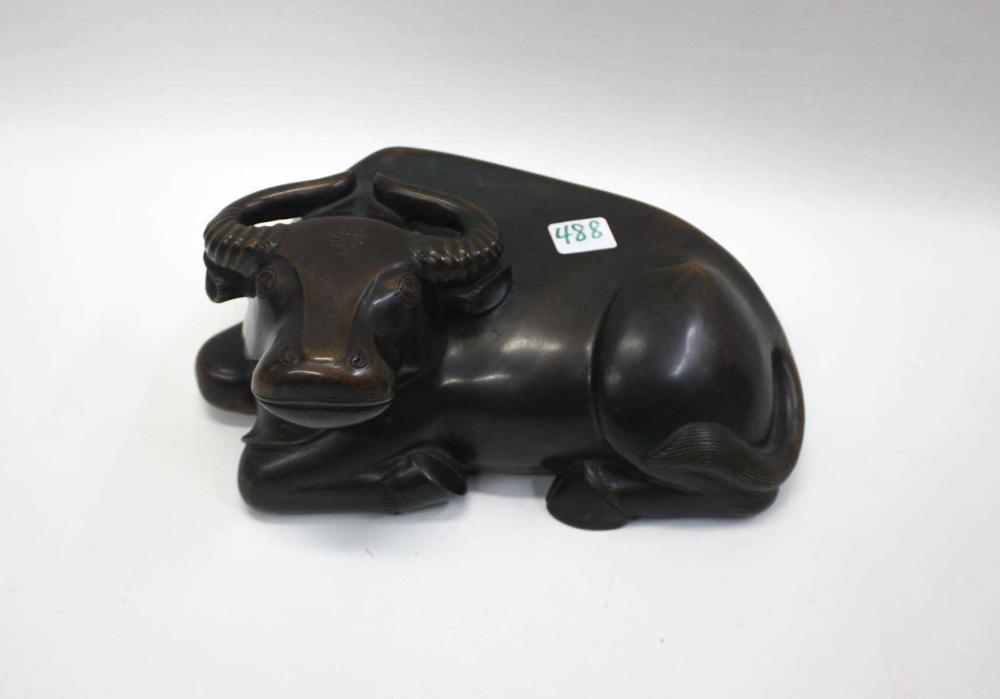 CHINESE BRONZE RECUMBENT WATER 31418e